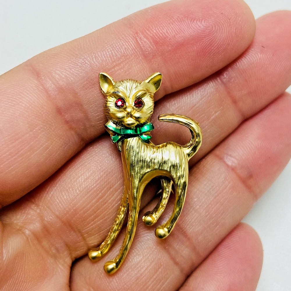Vintage Cat Brooch Pin Brushed Gold Tone Metal Green Bow Red Eyes Attitude Kitty